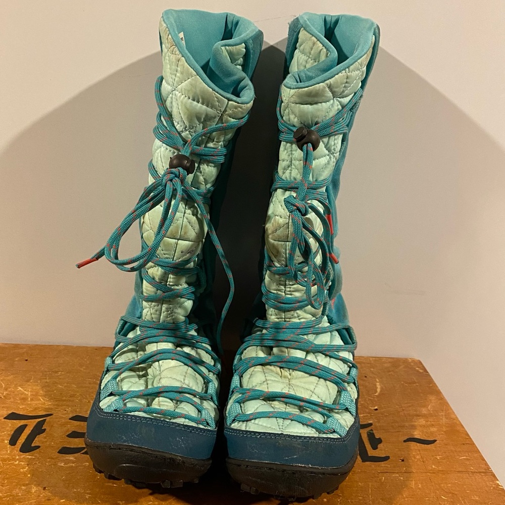 Columbia Girls Size 4 (big girl) Winter Boots with Omni-Heat